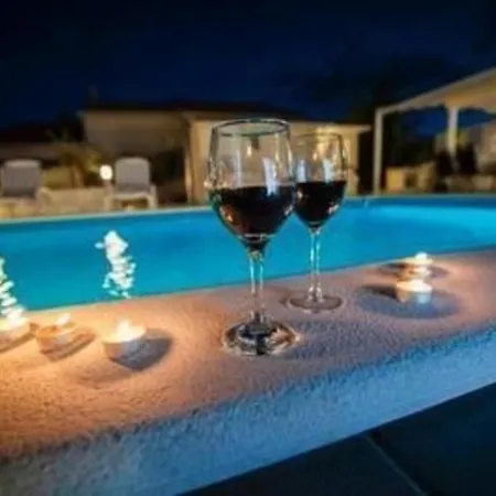 Ferienhaus Eni Mit Pool Dom wakacyjny