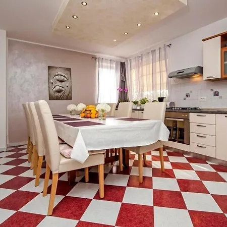 Dom wakacyjny Ferienhaus Eni Mit Pool Rovinj