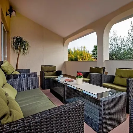 Dom wakacyjny Ferienhaus Eni Mit Pool *