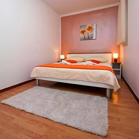 Ferienhaus Eni Mit Pool Dom wakacyjny *