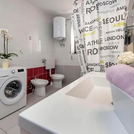 Ferienhaus Eni Mit Pool Dom wakacyjny Rovinj