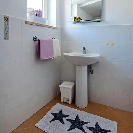 Ferienhaus Eni Mit Pool Dom wakacyjny